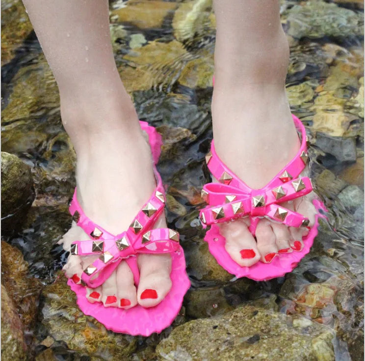 2020 European summer new fashion rivet bow flat flip flops women wear cool slippers jelly shoes