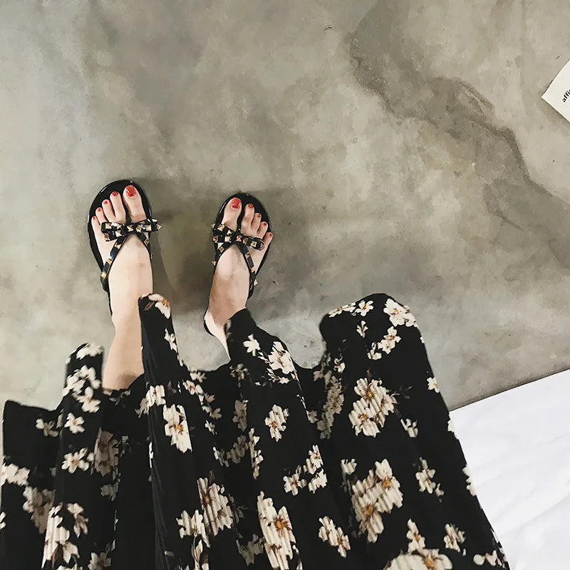 2020 European summer new fashion rivet bow flat flip flops women wear cool slippers jelly shoes