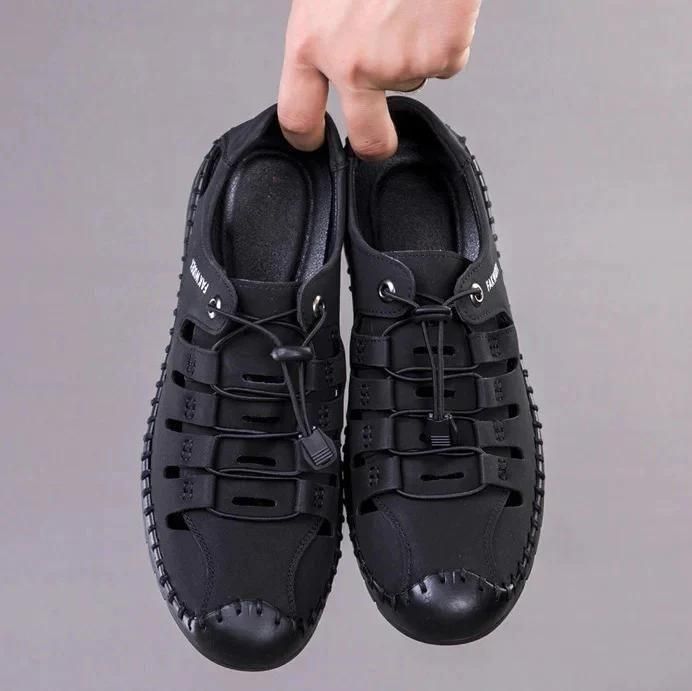 Black mens casual slip on shoes with adjustable elastic laces and durable sole